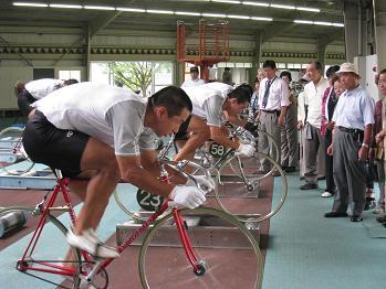 日本競輪学校での訓練の様子の写真