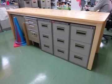 長岡京市産木材を利用した北開田児童館の机