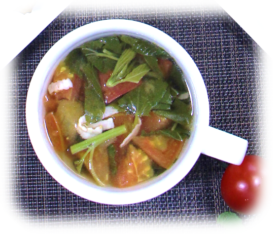 モロヘイヤとトマトのスープ写真