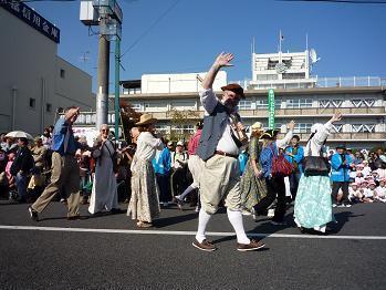 アーリントン友好代表団の町衆祝い行列の写真