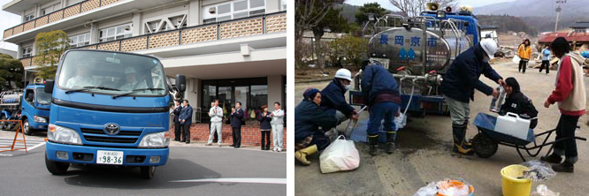 給水車の出発と現地での給水活動の写真