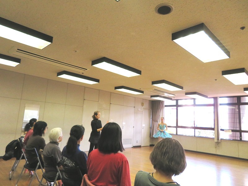 文化講座での実技の様子