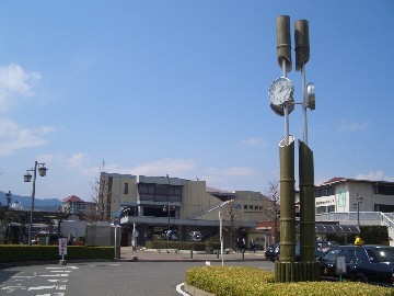 JR長岡京駅東口の時計塔の写真