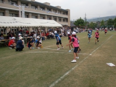 小学校の運動会の様子