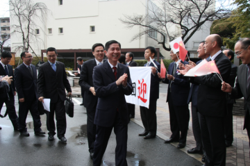 市役所玄関出迎え