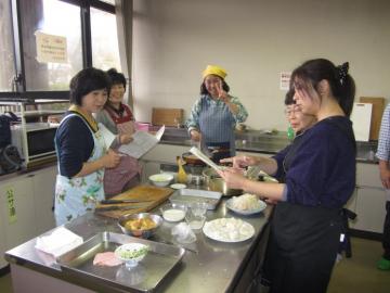 中国料理講習会の様子の写真（その1）