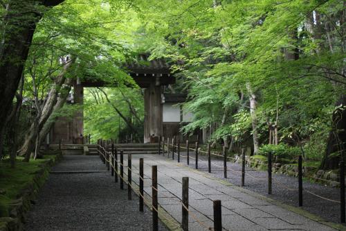 この光明寺の写真は景観百選の入選作品です。