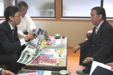 キリシマツツジの視察に訪れた霧島市長と会談
