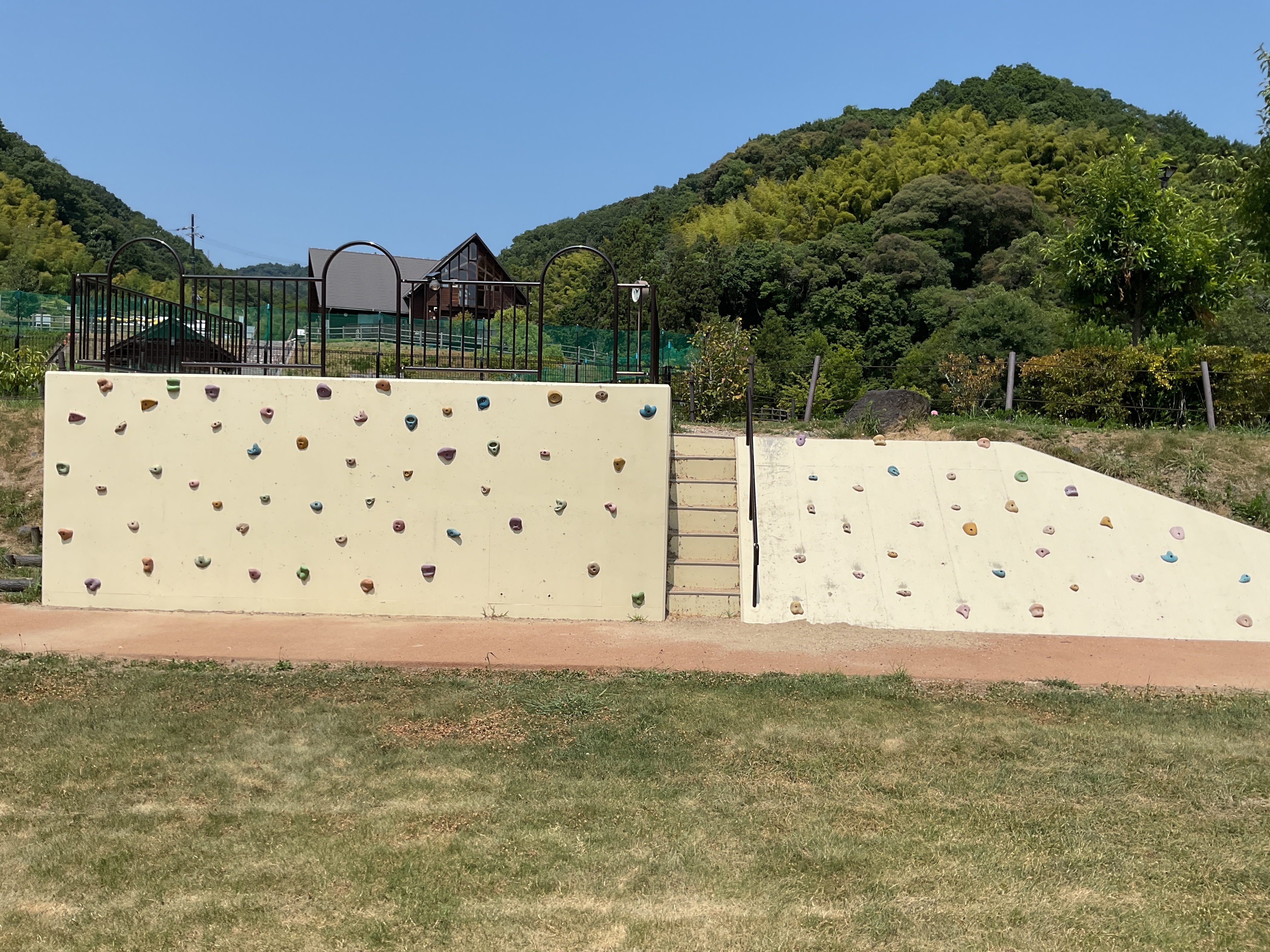 クライミング遊具