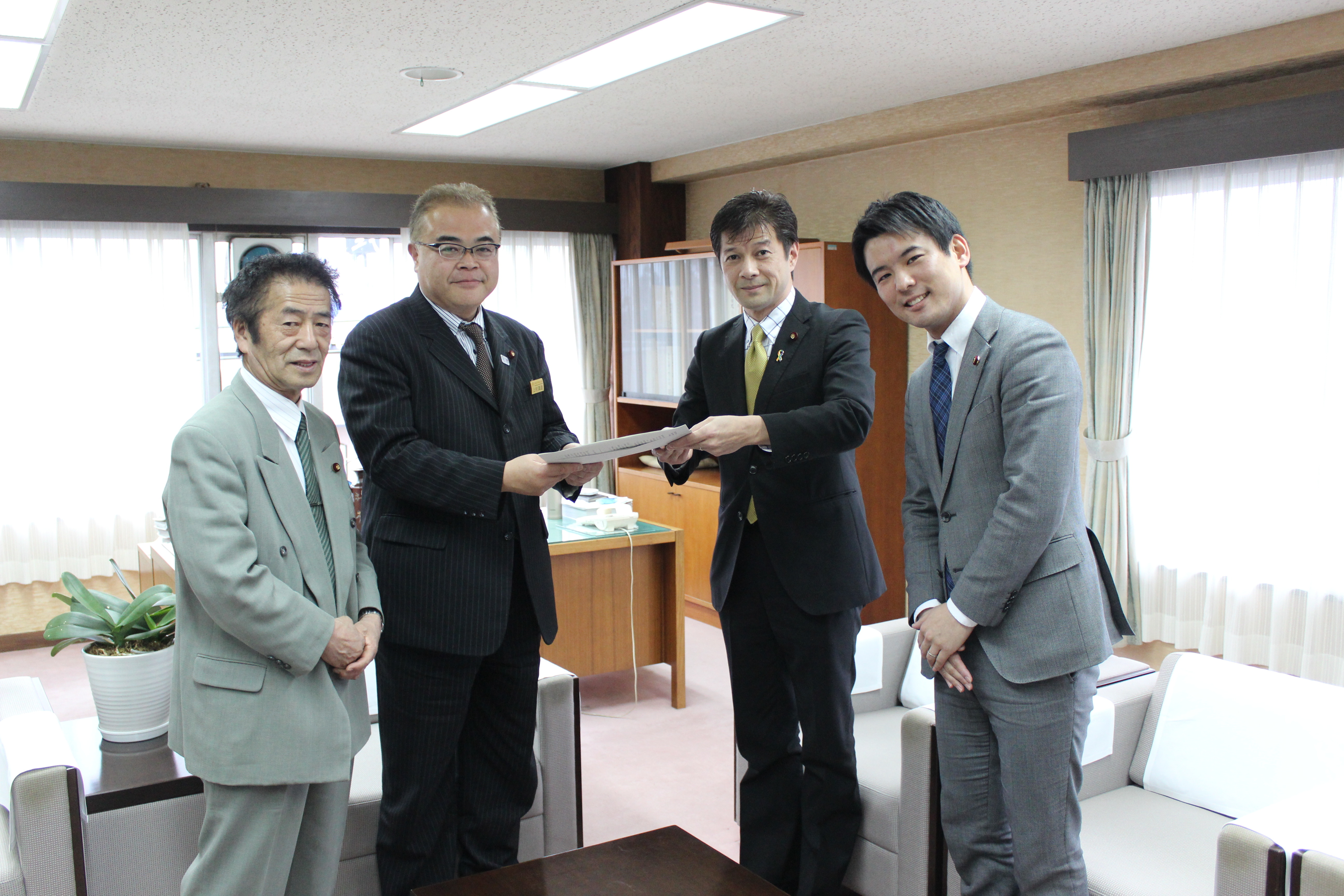 分科会会長から災害時議会対応指針が提出されました