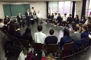 アーリントン短期留学事業に参加した中高生の市長報告