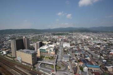 JR長岡京駅前から市内を望む