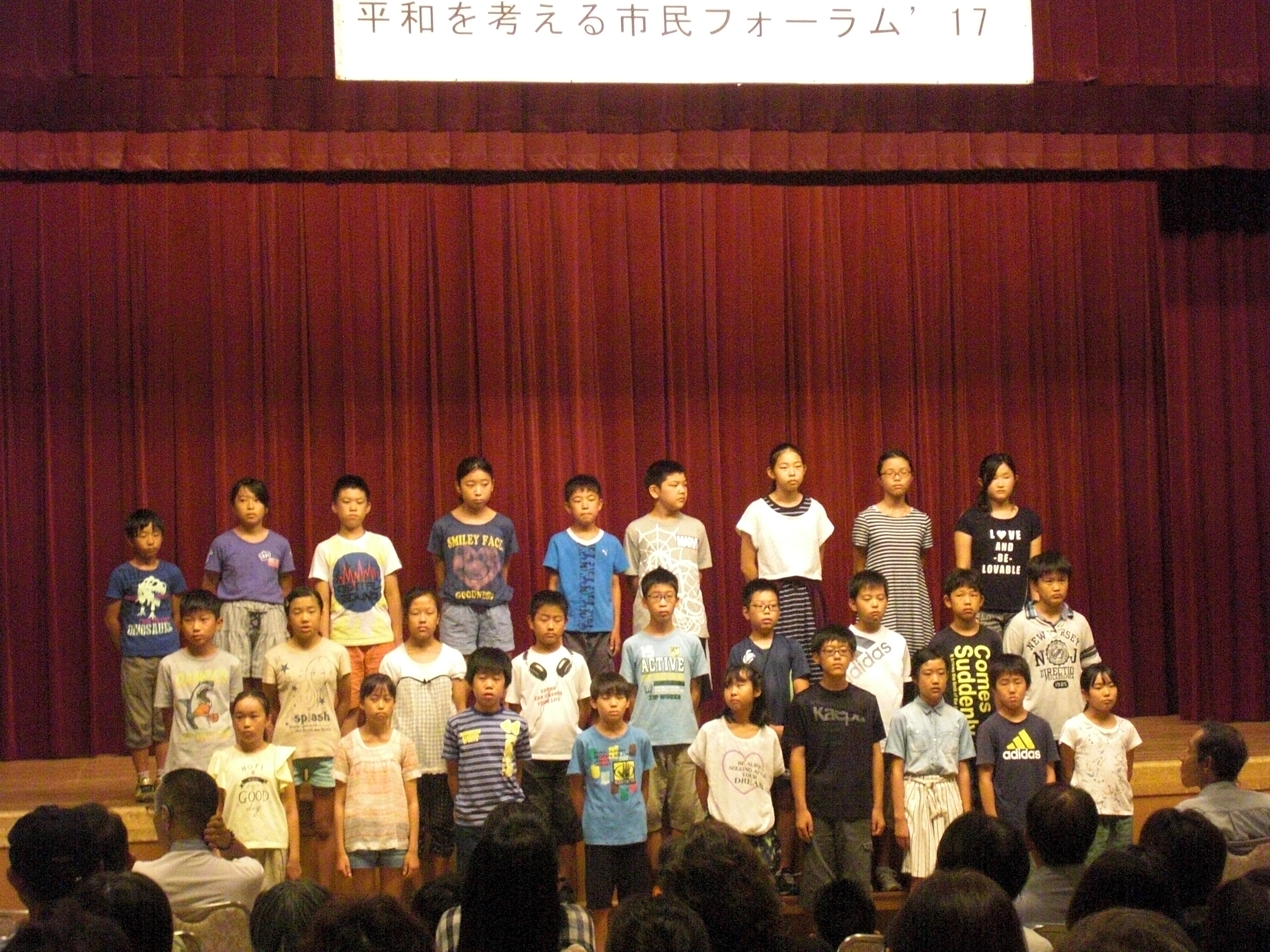 小学生の平和学習発表の画像