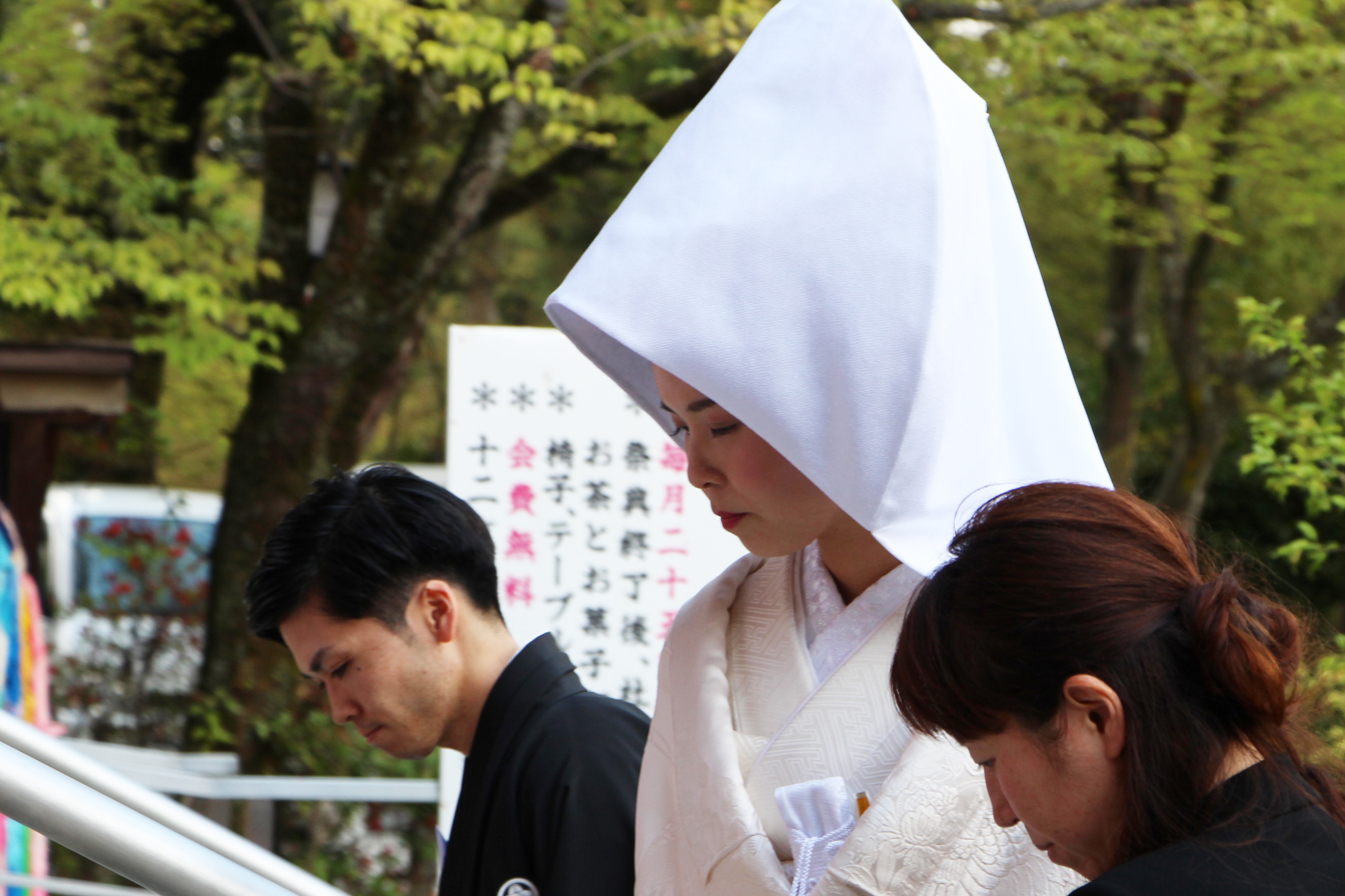 式場内に入る大西さん