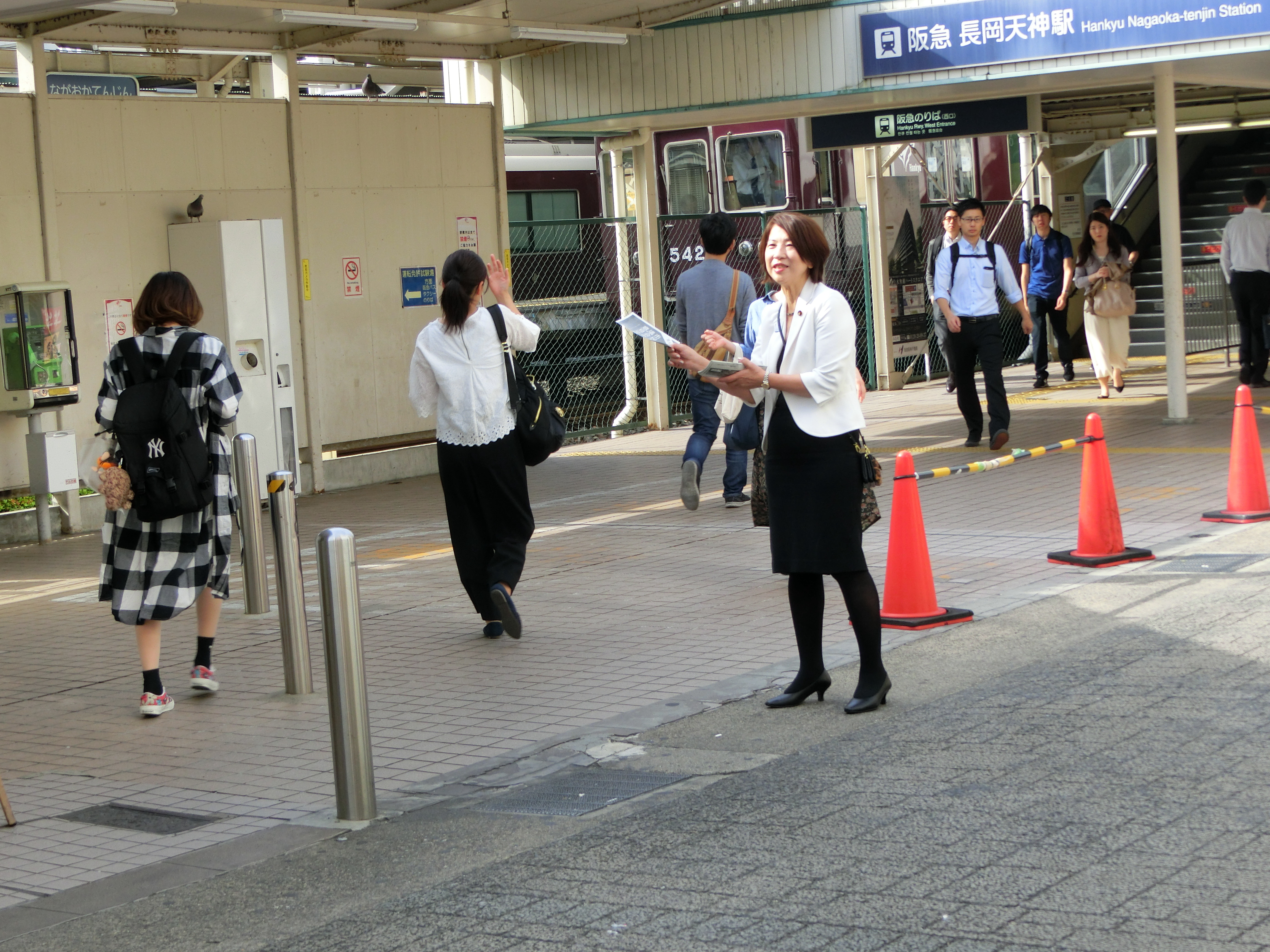 阪急長岡天神駅西口前(5月16日)