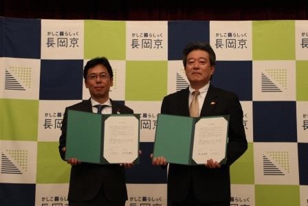 あいサポート運動協定締結式にて中小路市長と鳥取県野川副知事