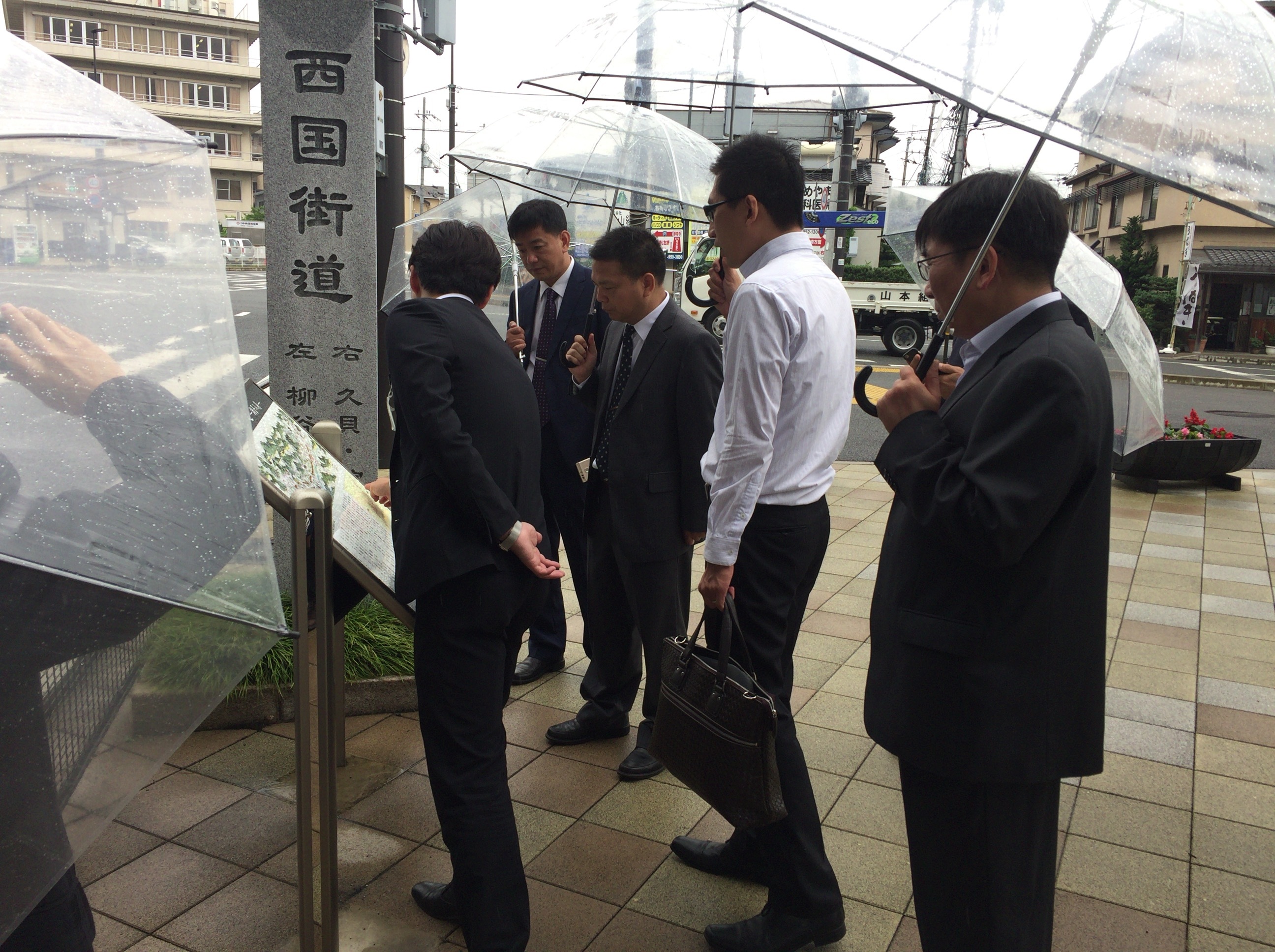 西山天王山駅周辺の視察の様子