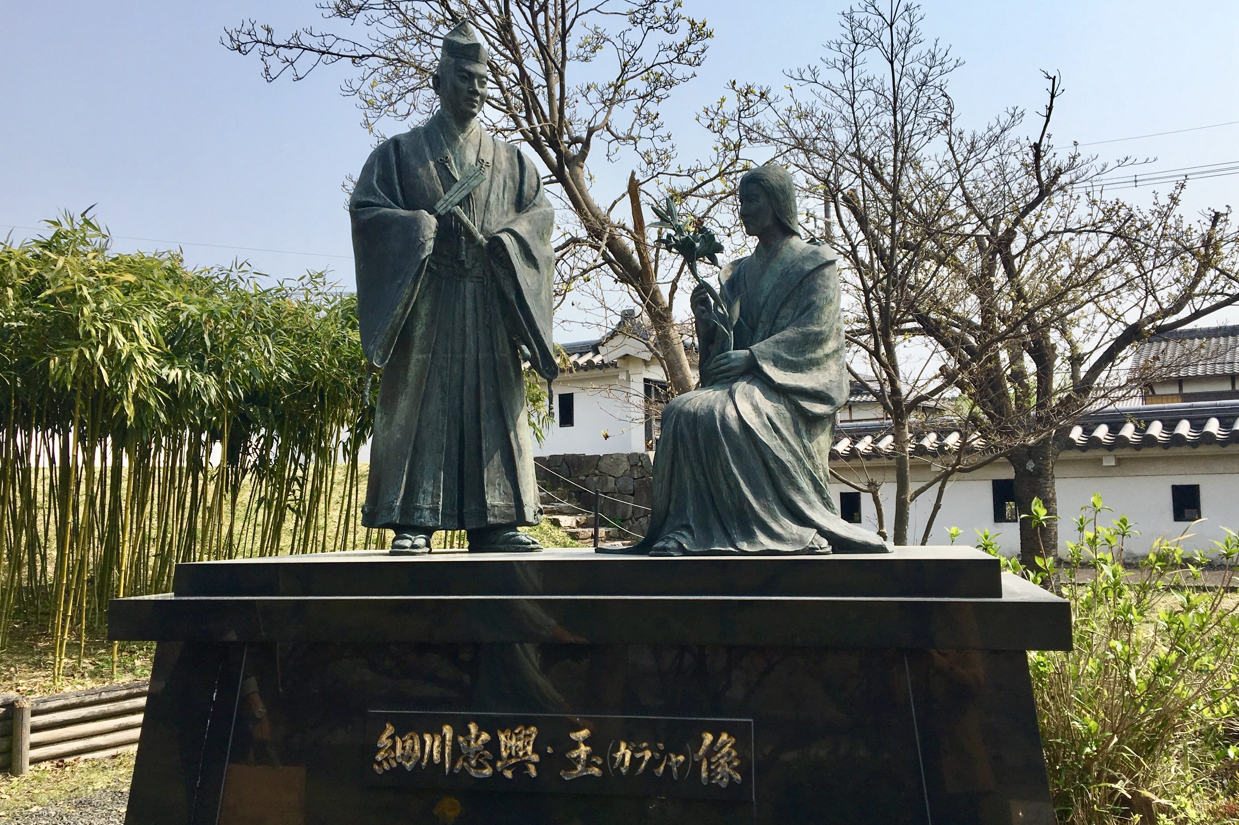 細川忠興とガラシャの銅像