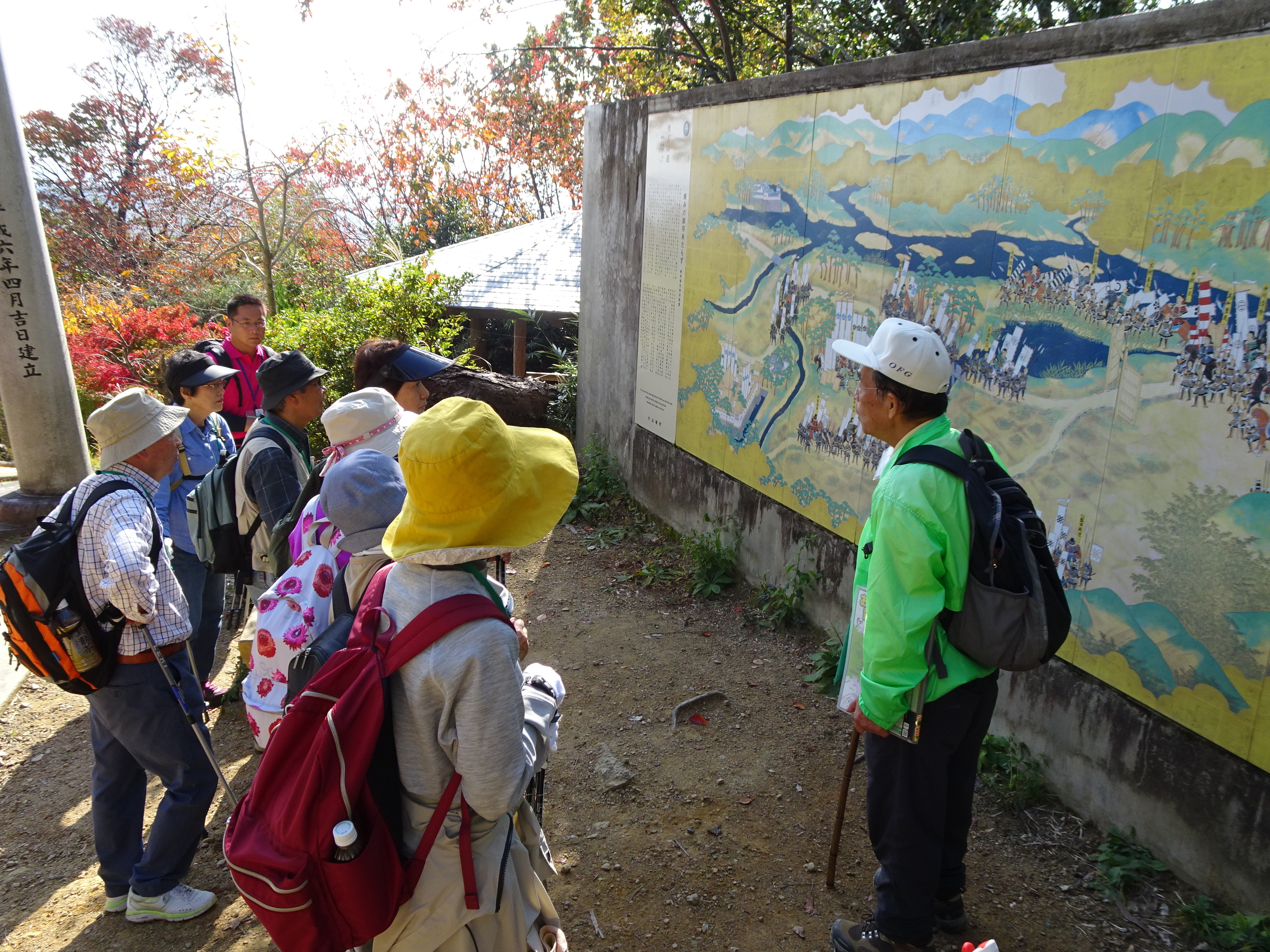 大山崎ふるさとガイドの説明を受ける参加者