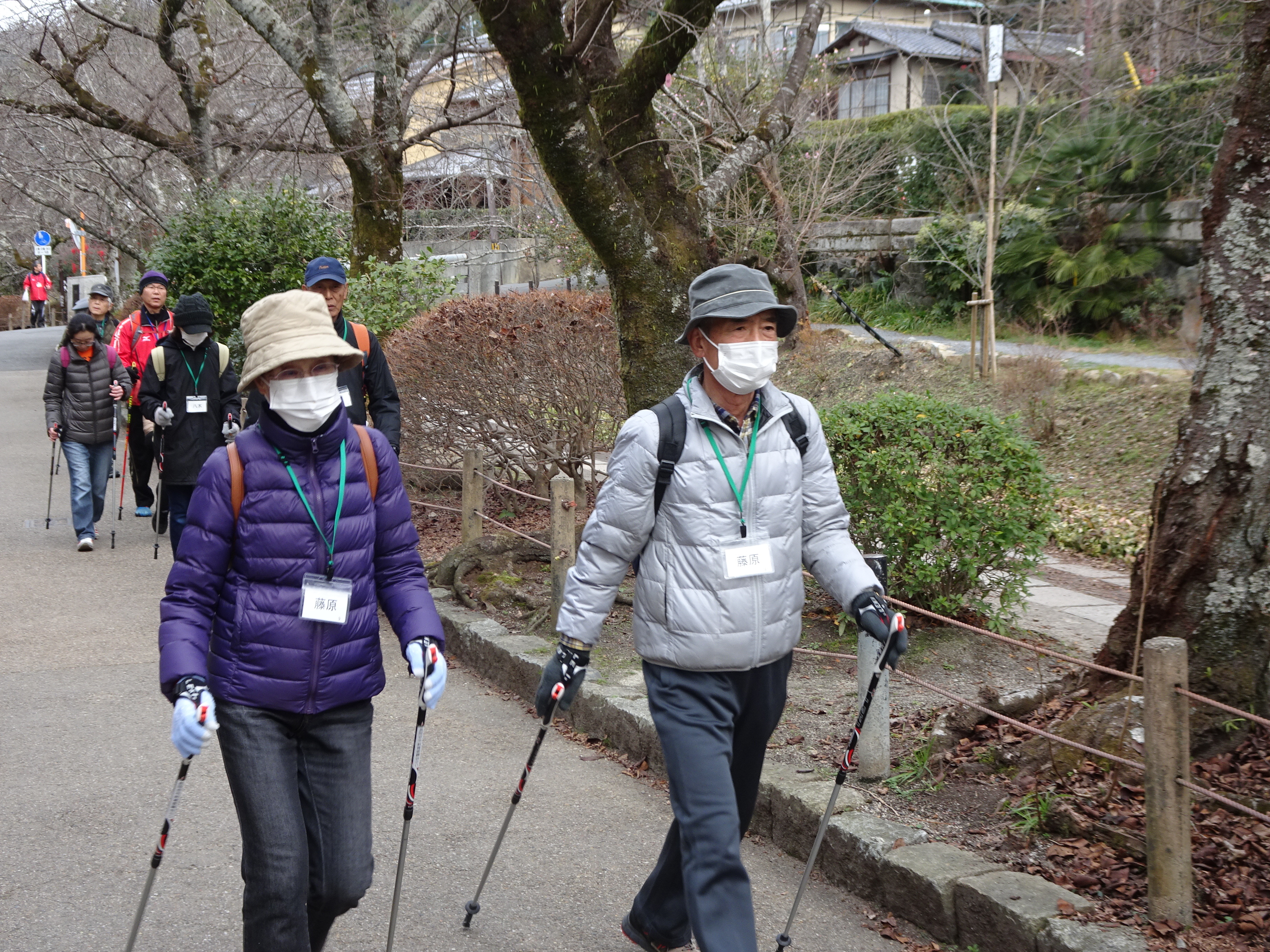 哲学の道を歩く参加者