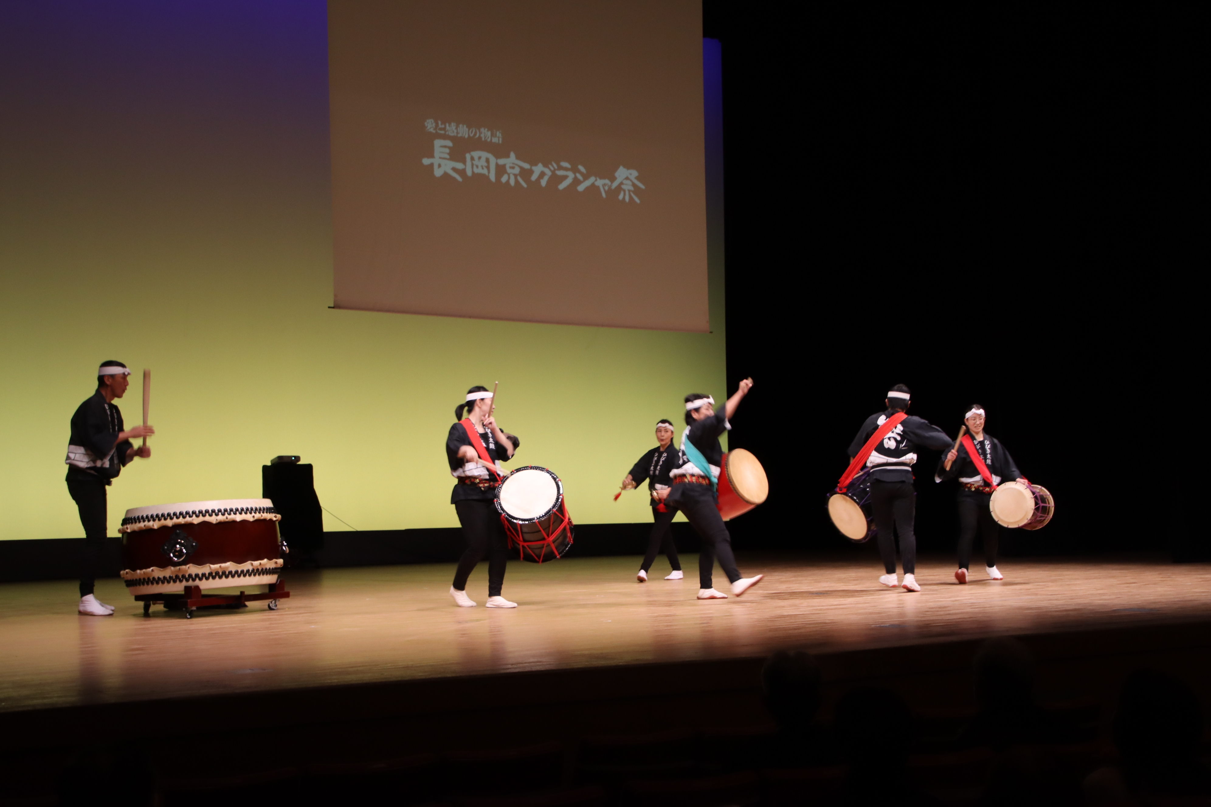 北開田響太鼓の演奏の様子