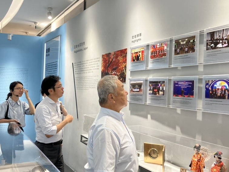 都市展示館での寧波市国際友好都市40周年の歴史を振り返る写真展　