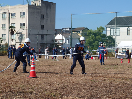  屋内消火栓部門に出場した市役所男子チーム　