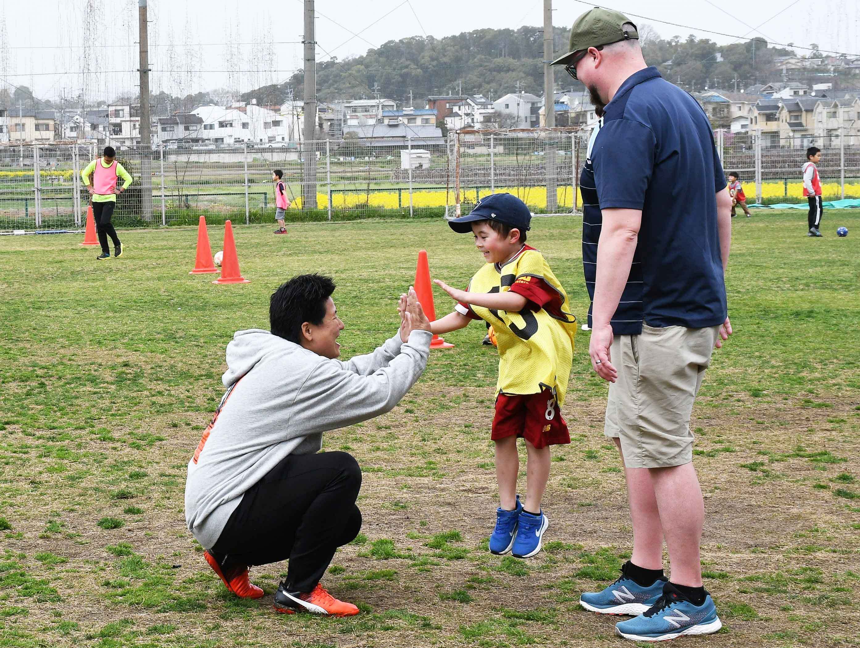 やったー、ハイタッチの写真