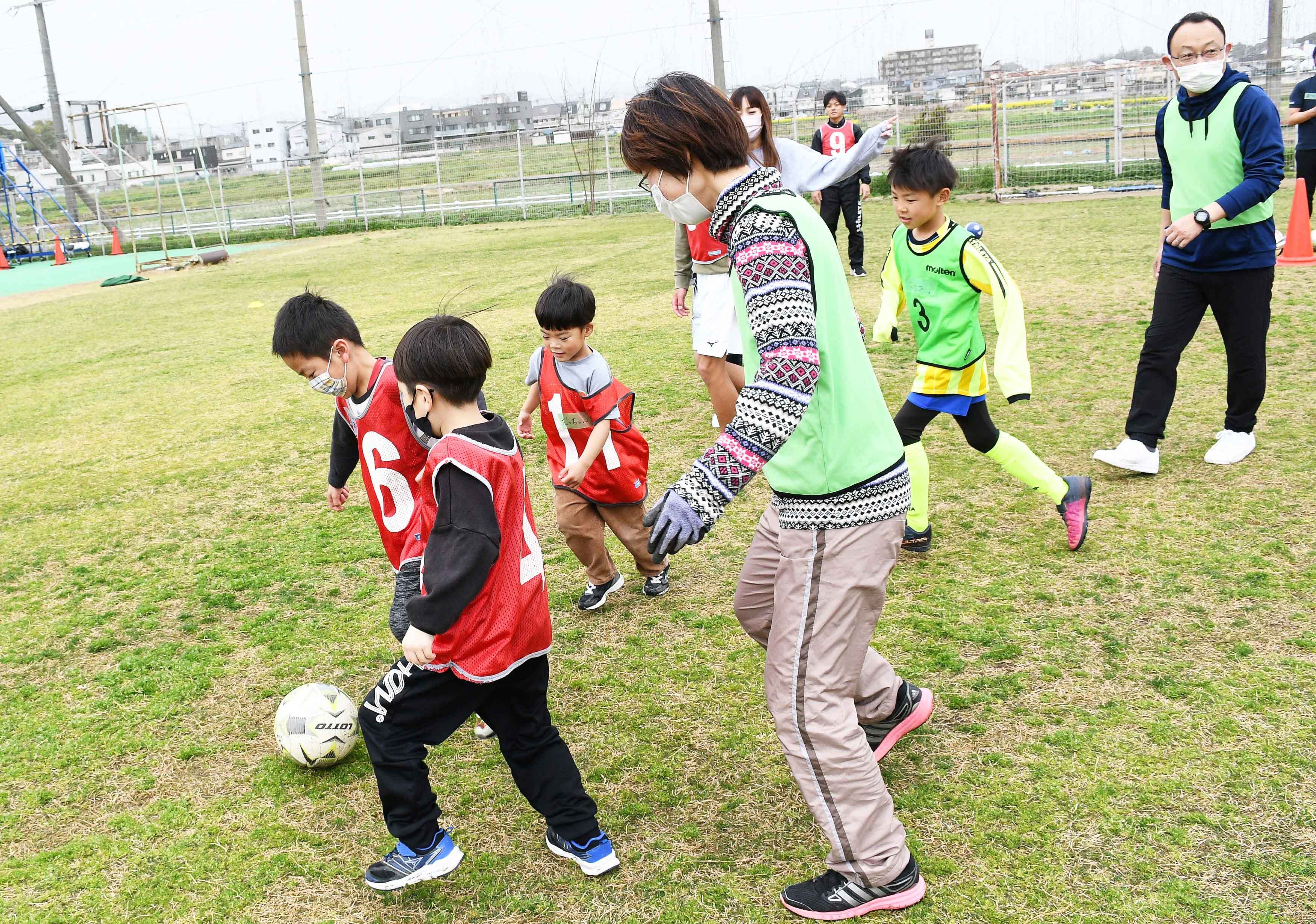 3 対 3 での試合の写真