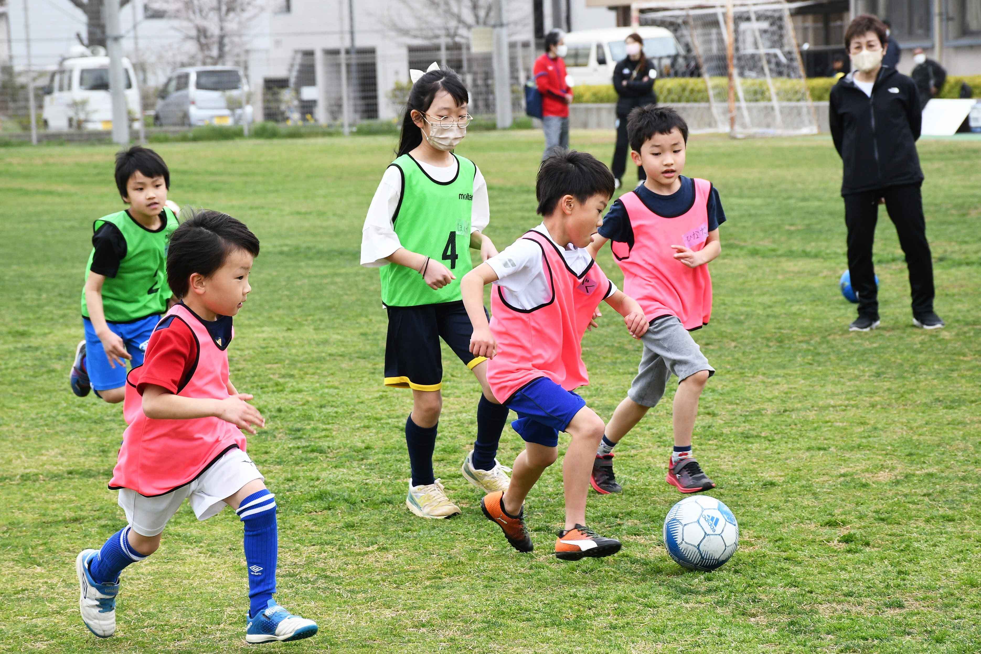 みんな真剣に試合に取り組みますの写真