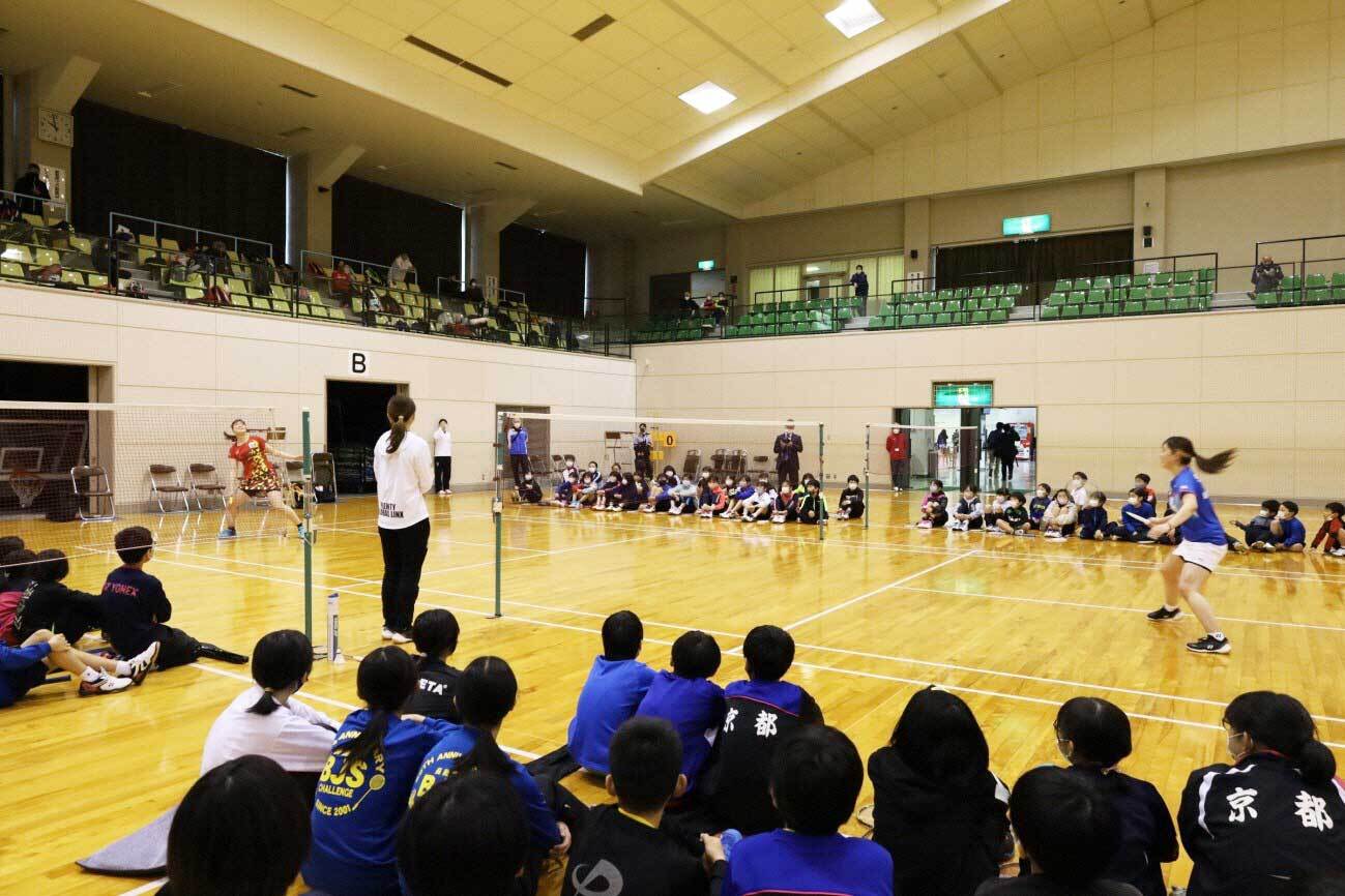 大石選手と小野選手のシングルス戦の写真