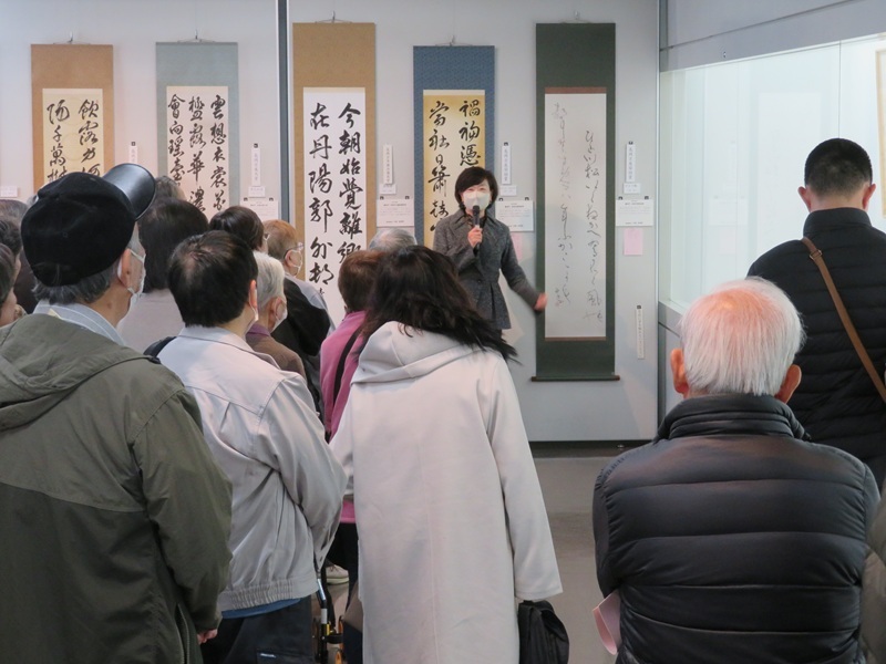 洋画のギャラリートークの様子