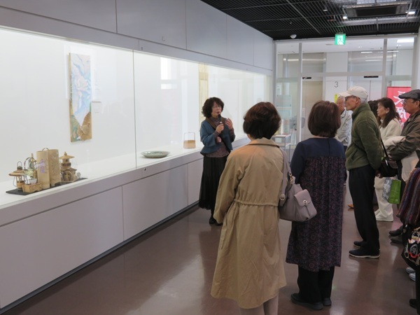 工芸のギャラリートークの様子