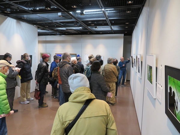 写真のギャラリートークの様子