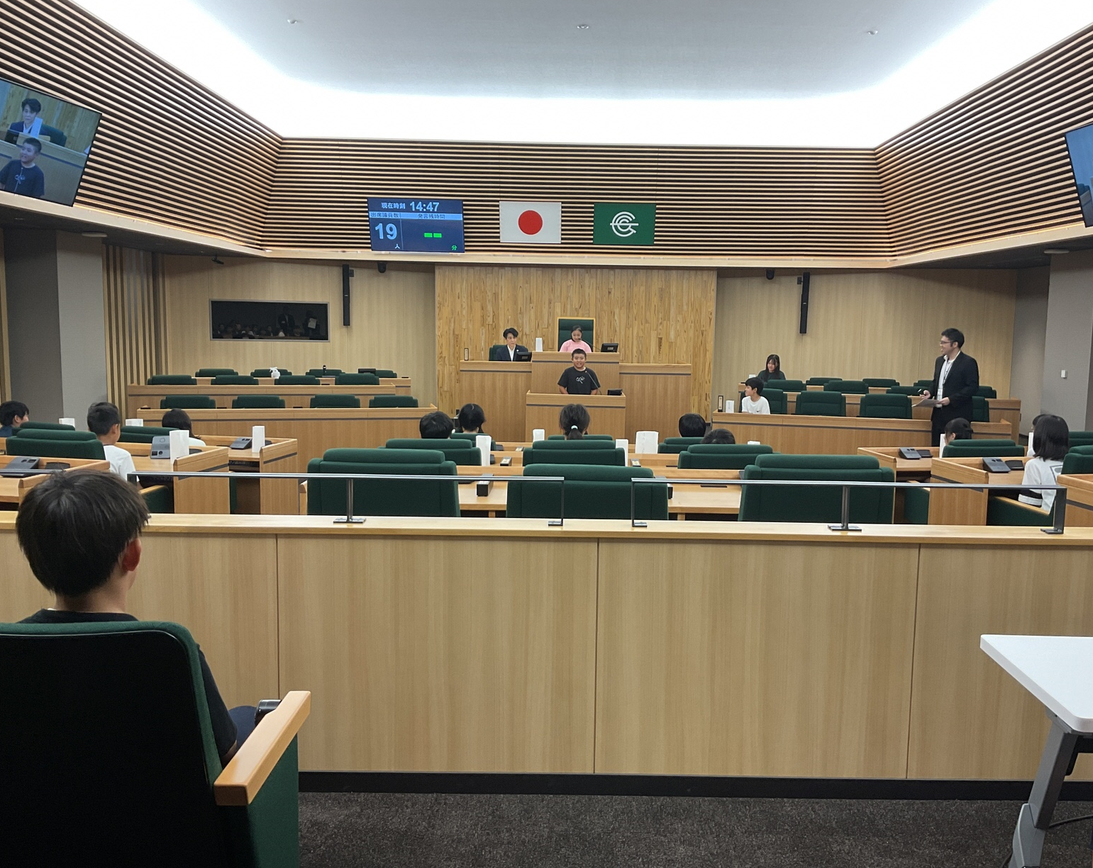 神足小学校議場見学4