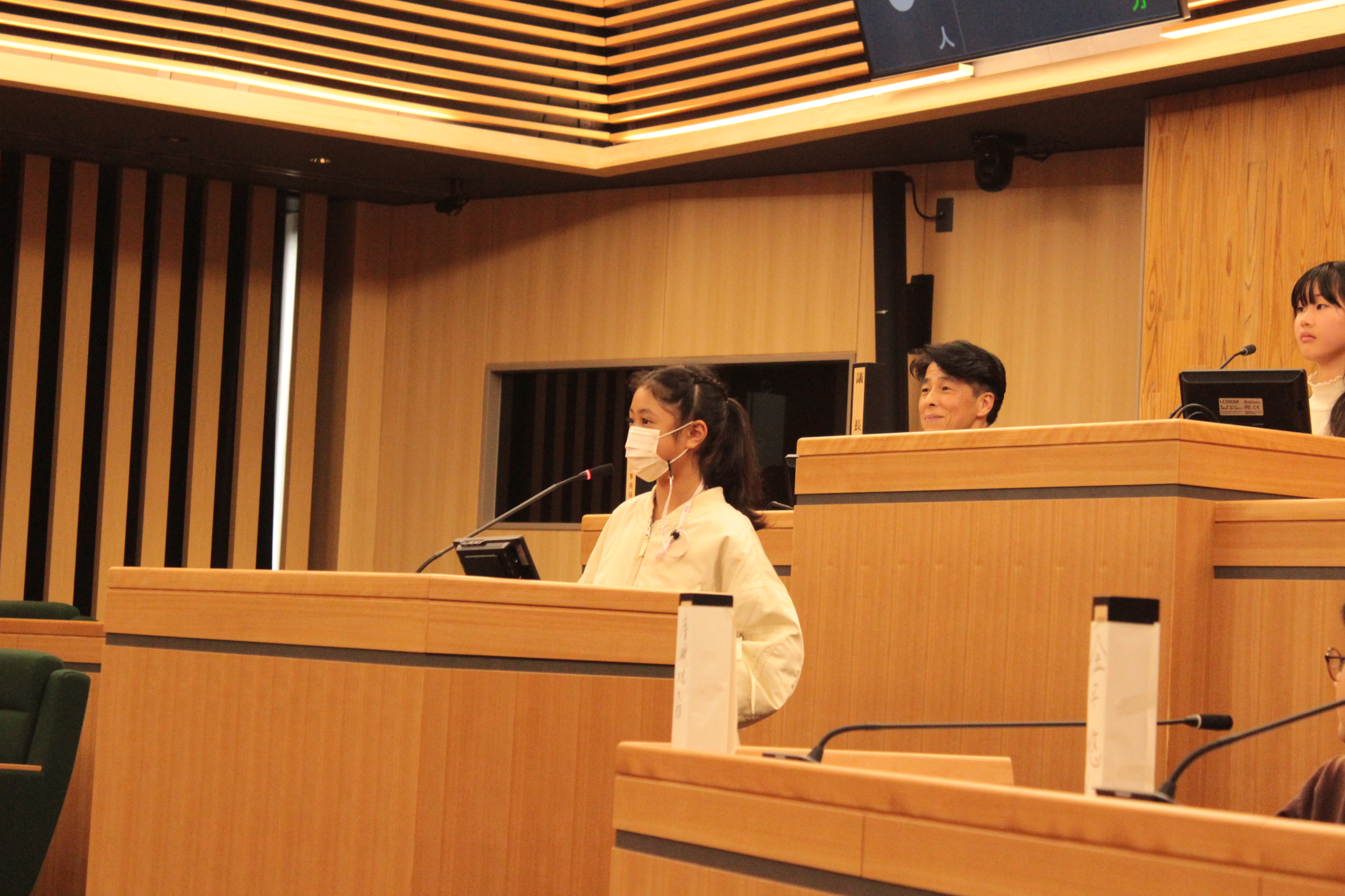 長岡第六小学校議場見学3