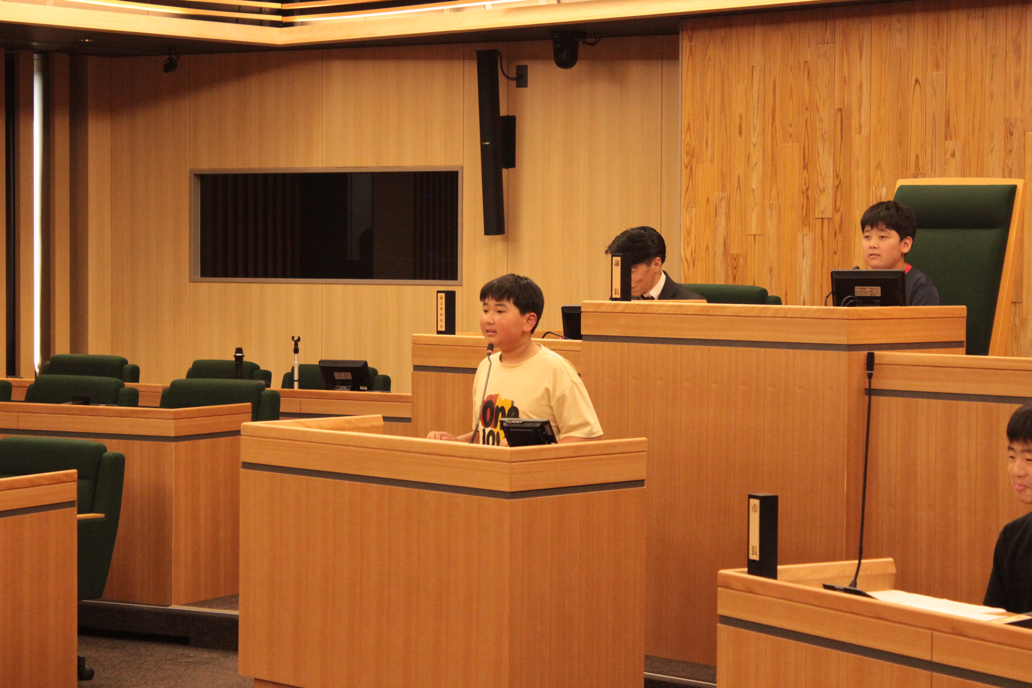 長岡第六小学校議場見学4