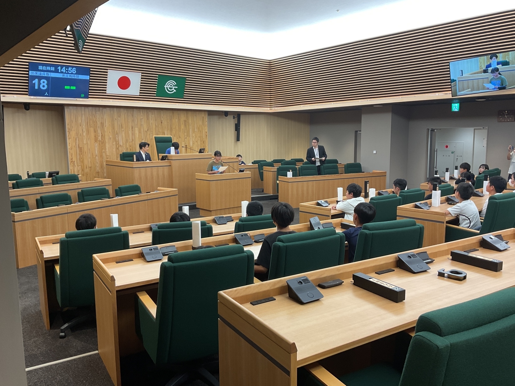 神足小学校議場見学2