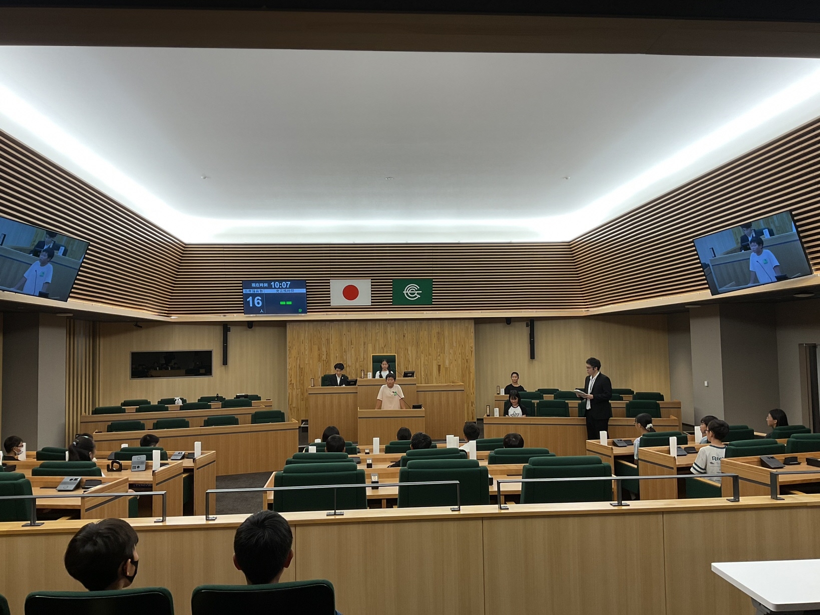 長岡第九小学校議場見学4