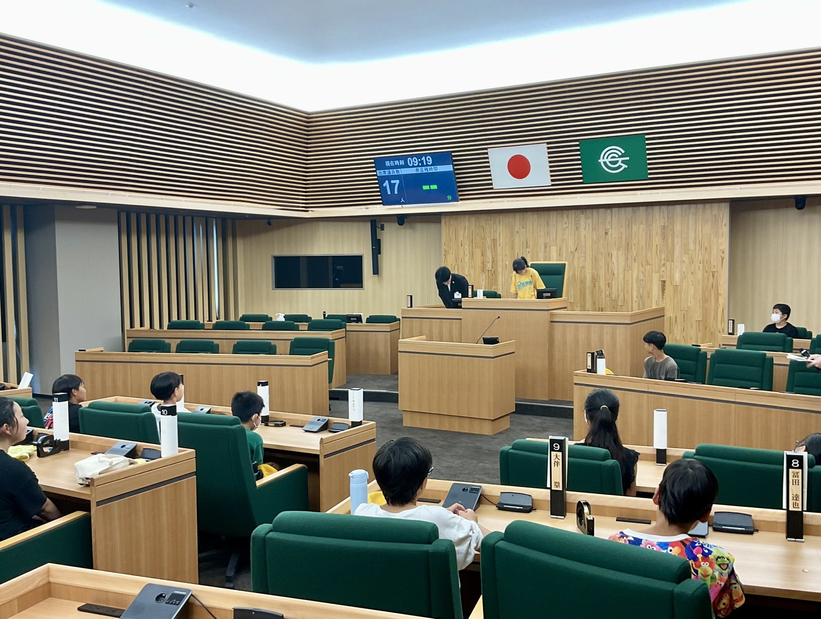 長岡第九小学校議場見学2