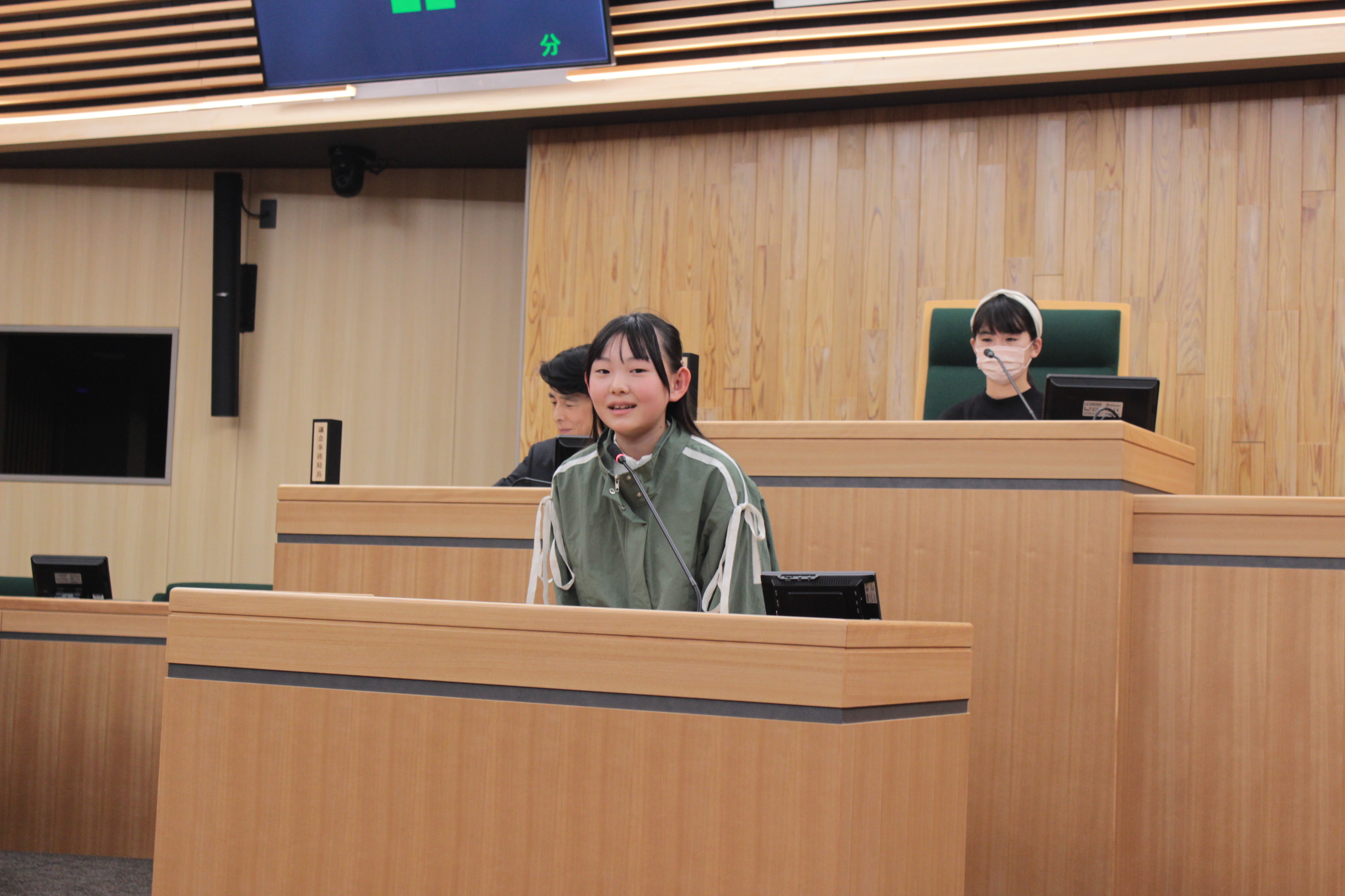 長法寺小学校議場見学4