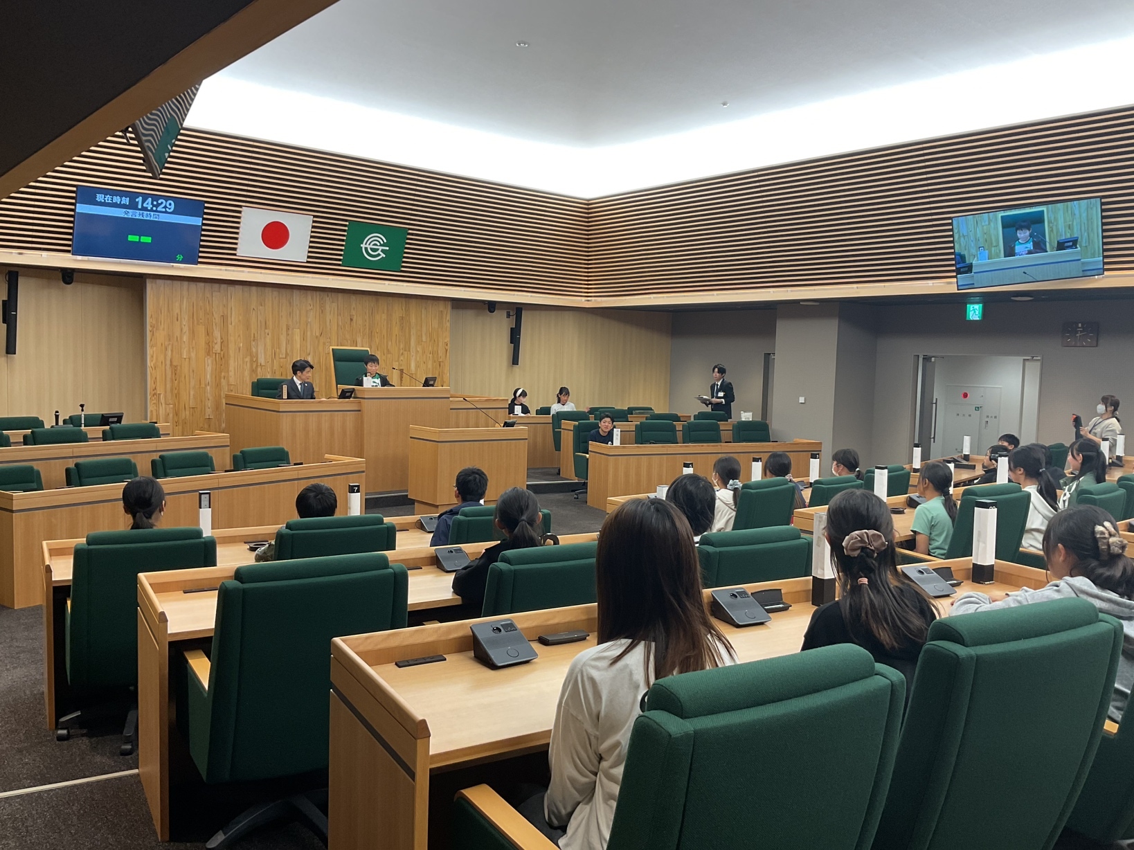 長法寺小学校議場見学3