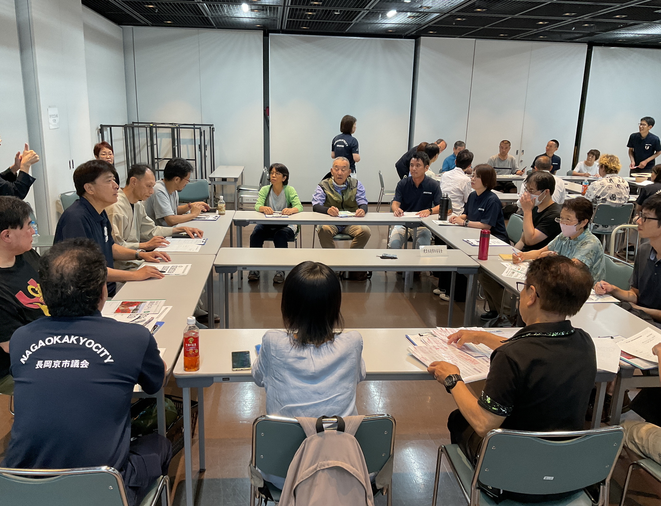 建設水道常任委員会グループの様子