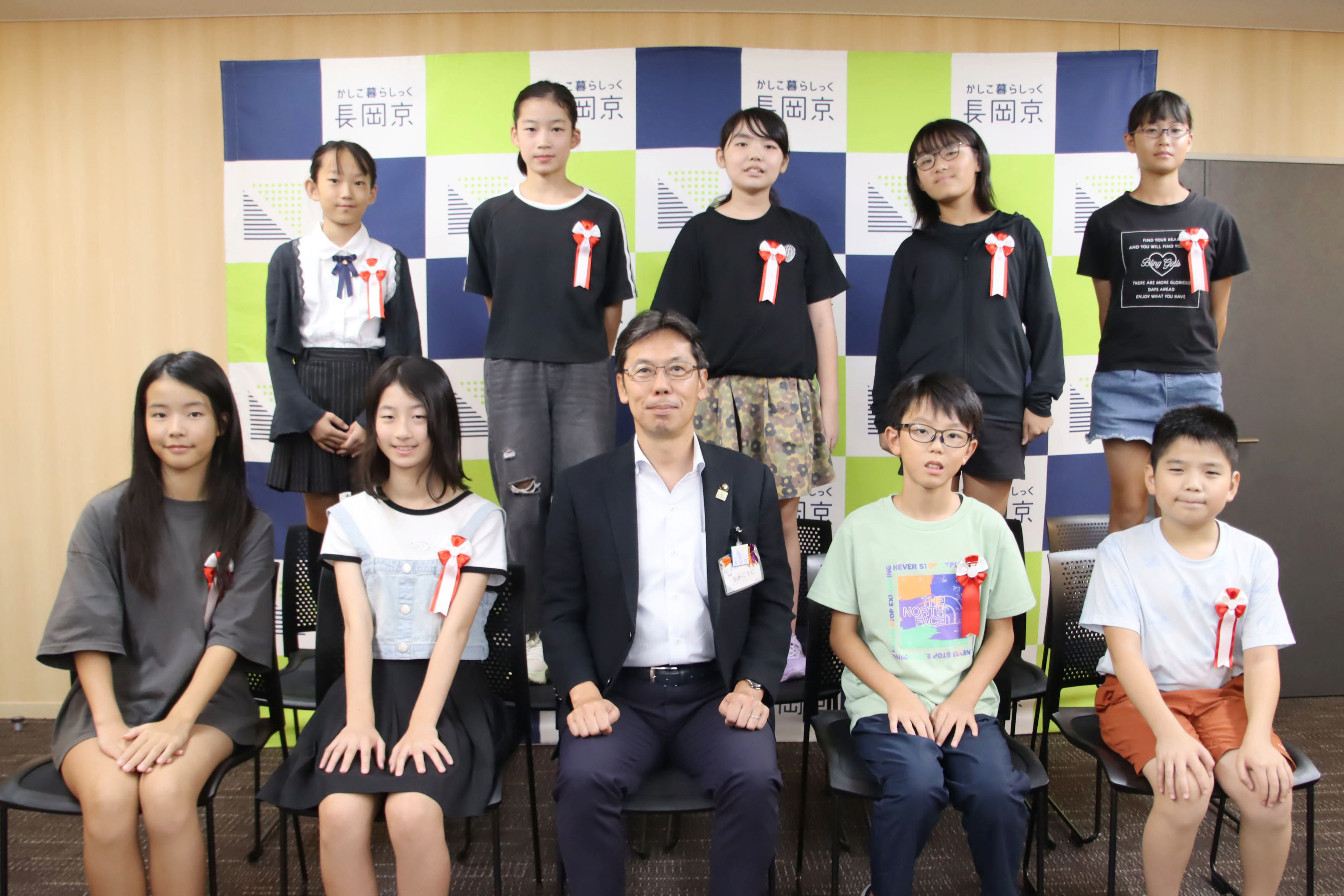 表彰された児童の集合写真