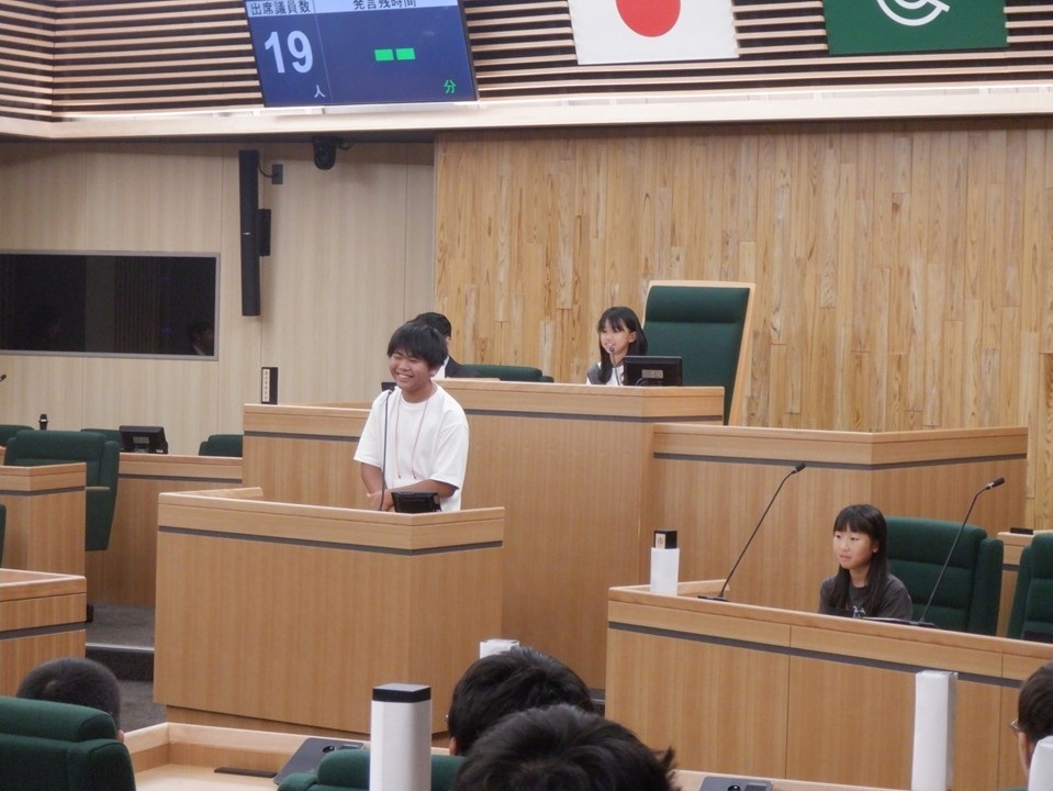 長岡第六小学校議場見学4