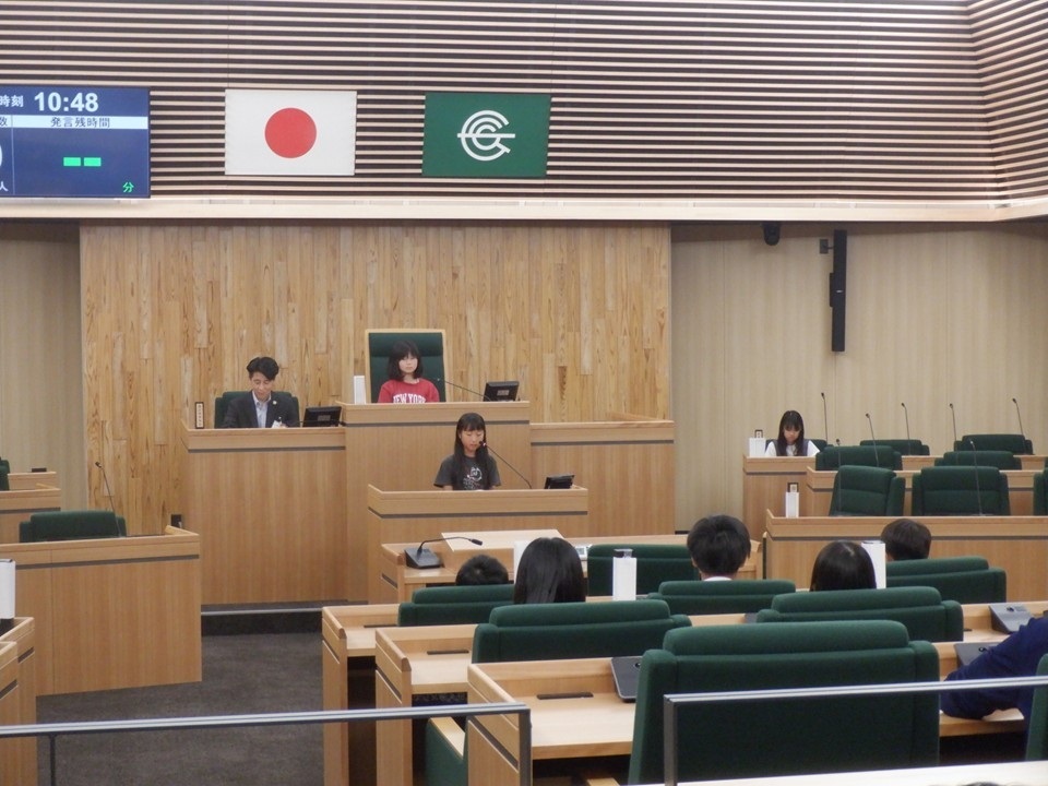長岡第六小学校議場見学2